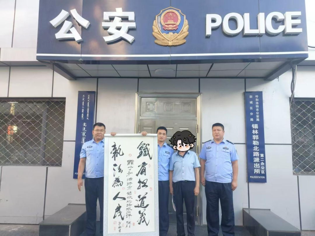 m0115HiZ5D3vX5VL.jpg